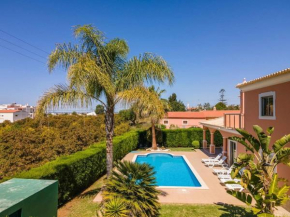 Villa Hugo - bright modern walk to restaurants
